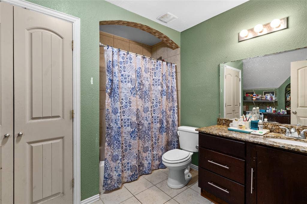 105 E Linden Street, Ennis, TX 75119 105 E Linden Street, Ennis, TX 75119
