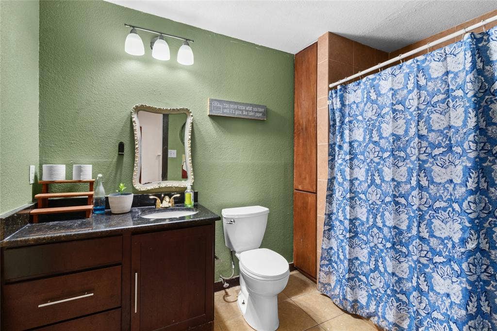 105 E Linden Street, Ennis, TX 75119 105 E Linden Street, Ennis, TX 75119