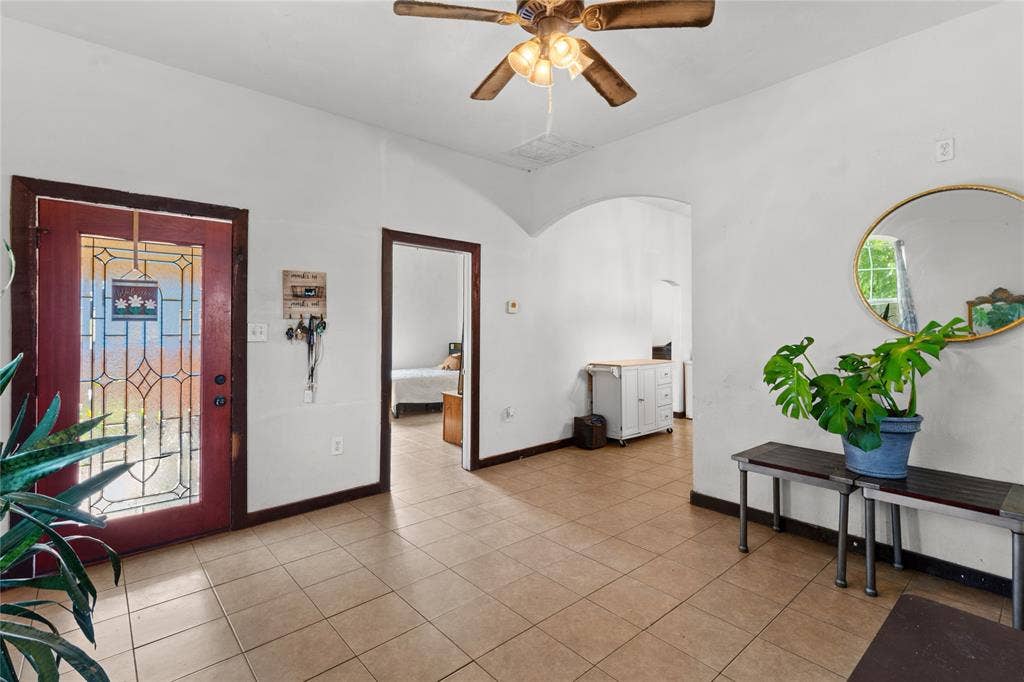 105 E Linden Street, Ennis, TX 75119 105 E Linden Street, Ennis, TX 75119