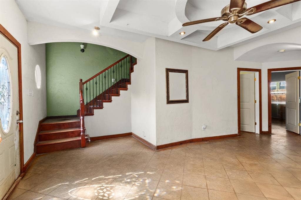 105 E Linden Street, Ennis, TX 75119 105 E Linden Street, Ennis, TX 75119