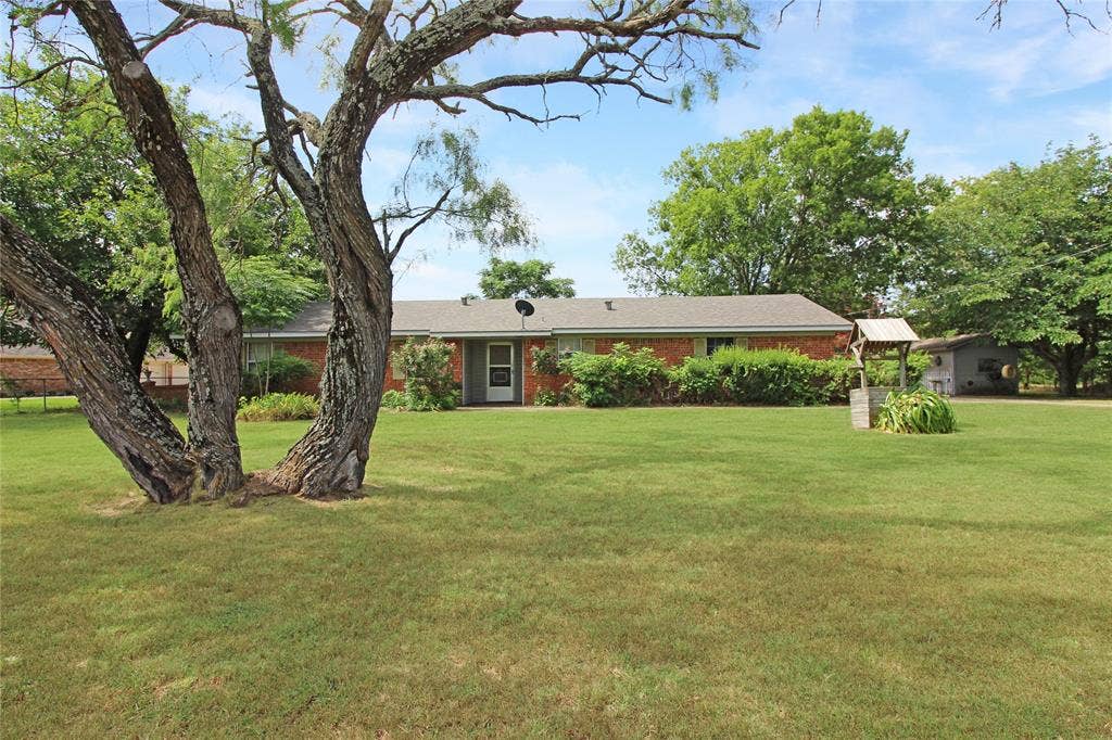 8769 S Fm 148, Scurry, TX 75158 Brick ranch-style home featuring a gabled roofline