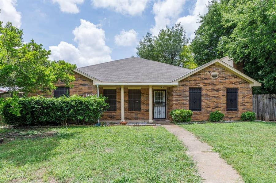 Property photo for 902 Wayne Avenue, Duncanville, TX