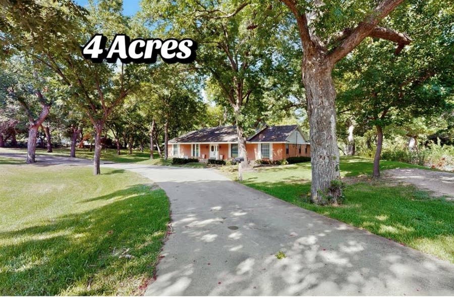 Property photo for 300 N Chattey Road, DeSoto, TX