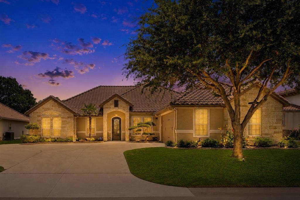1104 Catalina Bay Boulevard, Granbury, TX 76048 1104 Catalina Bay Boulevard, Granbury, TX 76048