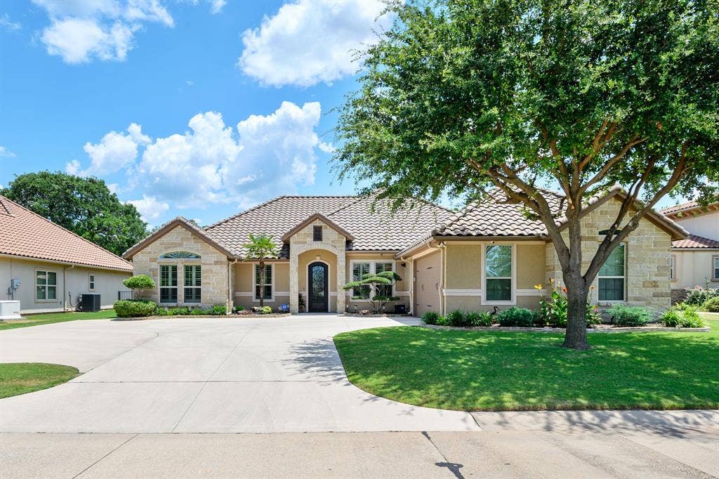 1104 Catalina Bay Boulevard, Granbury, TX 76048 1104 Catalina Bay Boulevard, Granbury, TX 76048