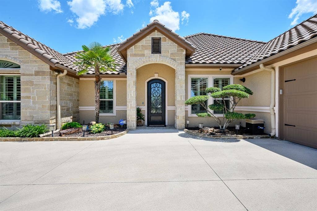 1104 Catalina Bay Boulevard, Granbury, TX 76048 1104 Catalina Bay Boulevard, Granbury, TX 76048