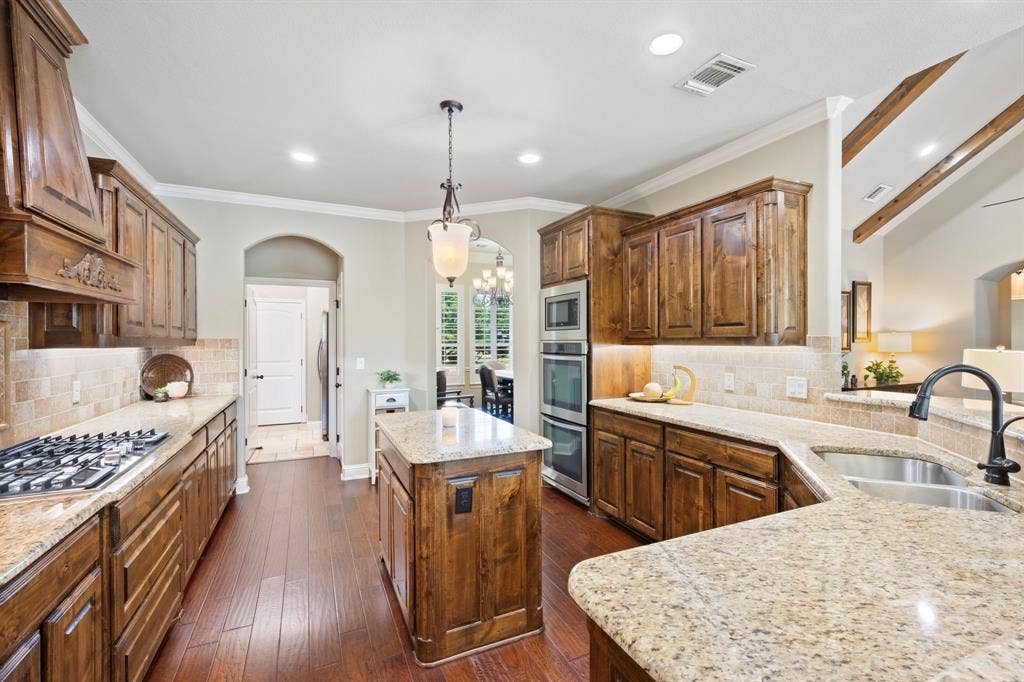 1104 Catalina Bay Boulevard, Granbury, TX 76048 1104 Catalina Bay Boulevard, Granbury, TX 76048
