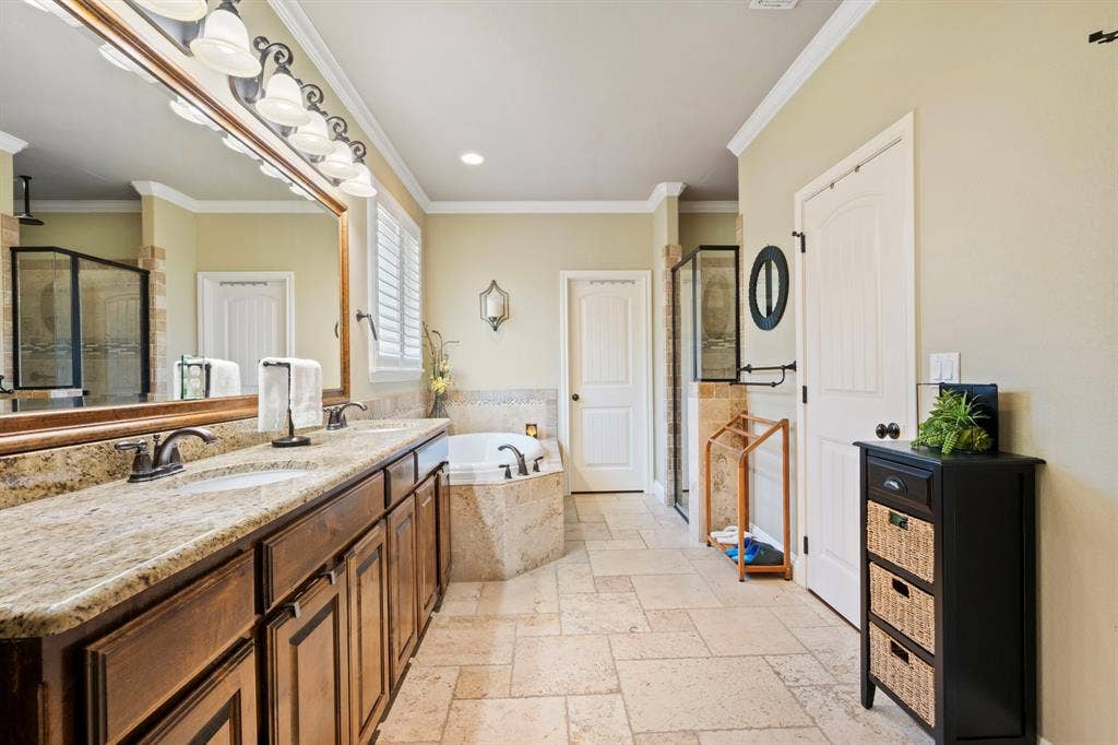 1104 Catalina Bay Boulevard, Granbury, TX 76048 1104 Catalina Bay Boulevard, Granbury, TX 76048