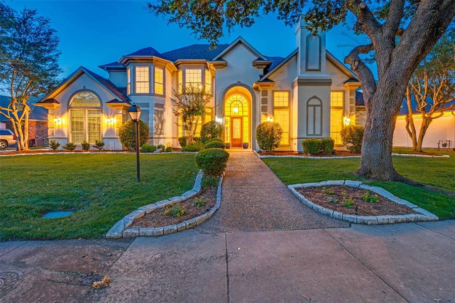 Property photo for 17919 Castle Bend Drive, Dallas, TX