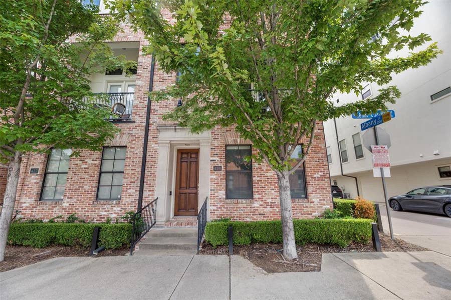 Property photo for 425 S Cesar Chavez Boulevard, Dallas, TX