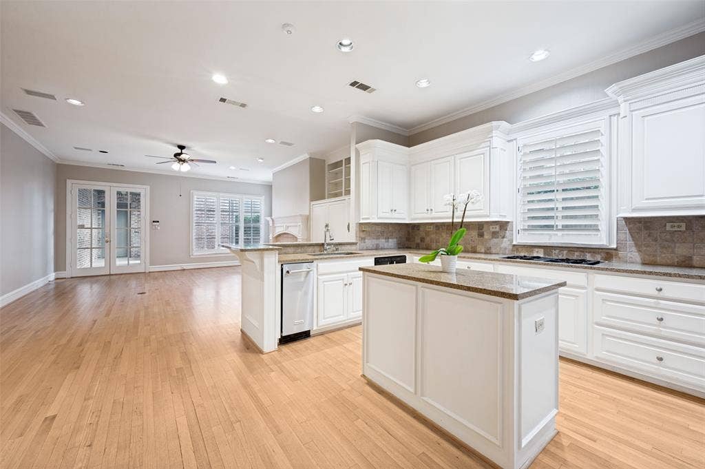 3448 Granada Avenue, University Park, TX 75205 3448 Granada Avenue, University Park, TX 75205