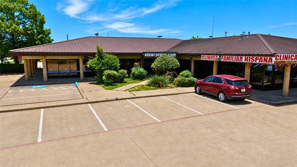 4821 Saturn Road, Garland, TX 75041 4821 Saturn Road, Garland, TX 75041