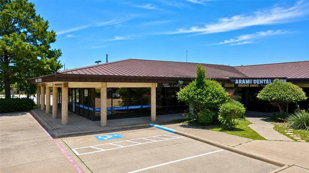4821 Saturn Road, Garland, TX 75041 4821 Saturn Road, Garland, TX 75041