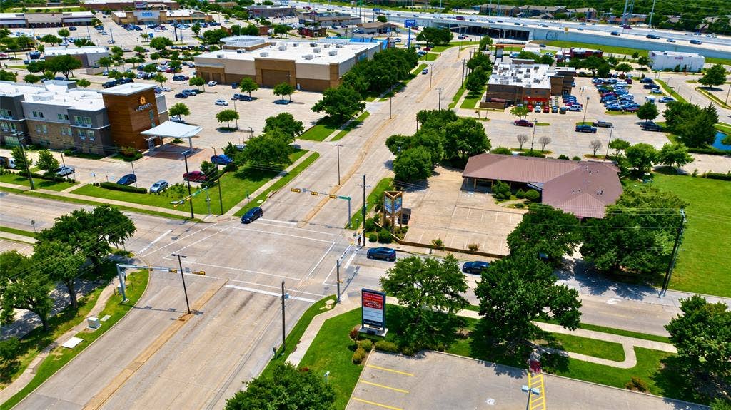 4821 Saturn Road, Garland, TX 75041 4821 Saturn Road, Garland, TX 75041