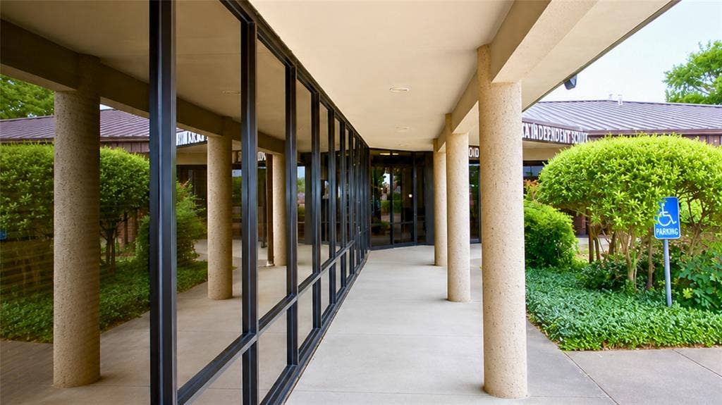 4821 Saturn Road, Garland, TX 75041 4821 Saturn Road, Garland, TX 75041