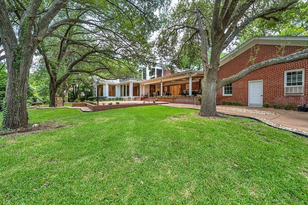 2825 Lake Air Drive, Waco, TX 76710 2825 Lake Air Drive, Waco, TX 76710