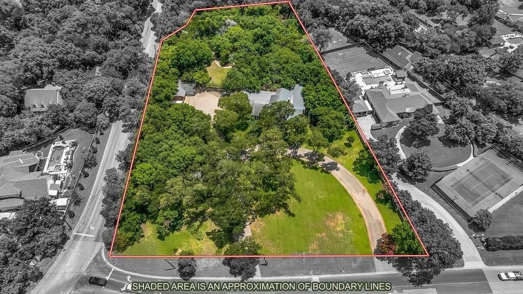 2825 Lake Air Drive, Waco, TX 76710 Extensive property featuring a verdant landscape with mature trees and open lawn areas