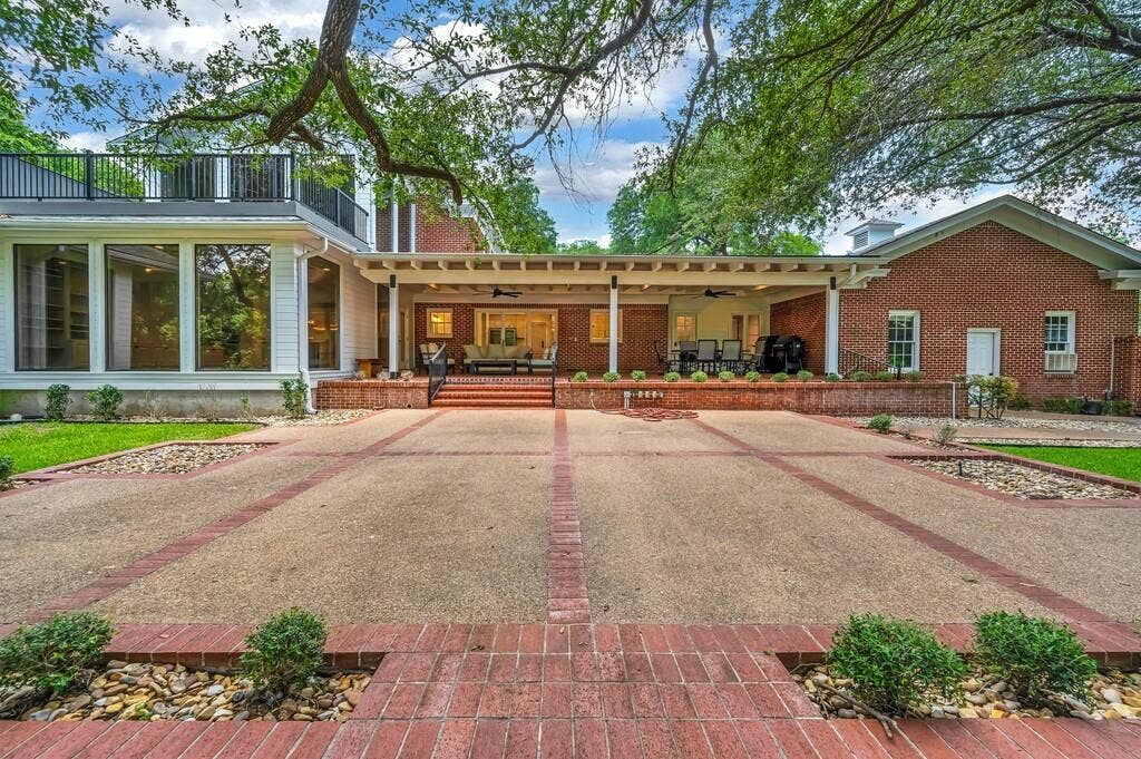 2825 Lake Air Drive, Waco, TX 76710 2825 Lake Air Drive, Waco, TX 76710