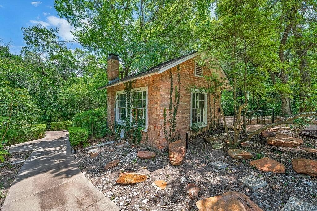 2825 Lake Air Drive, Waco, TX 76710 2825 Lake Air Drive, Waco, TX 76710