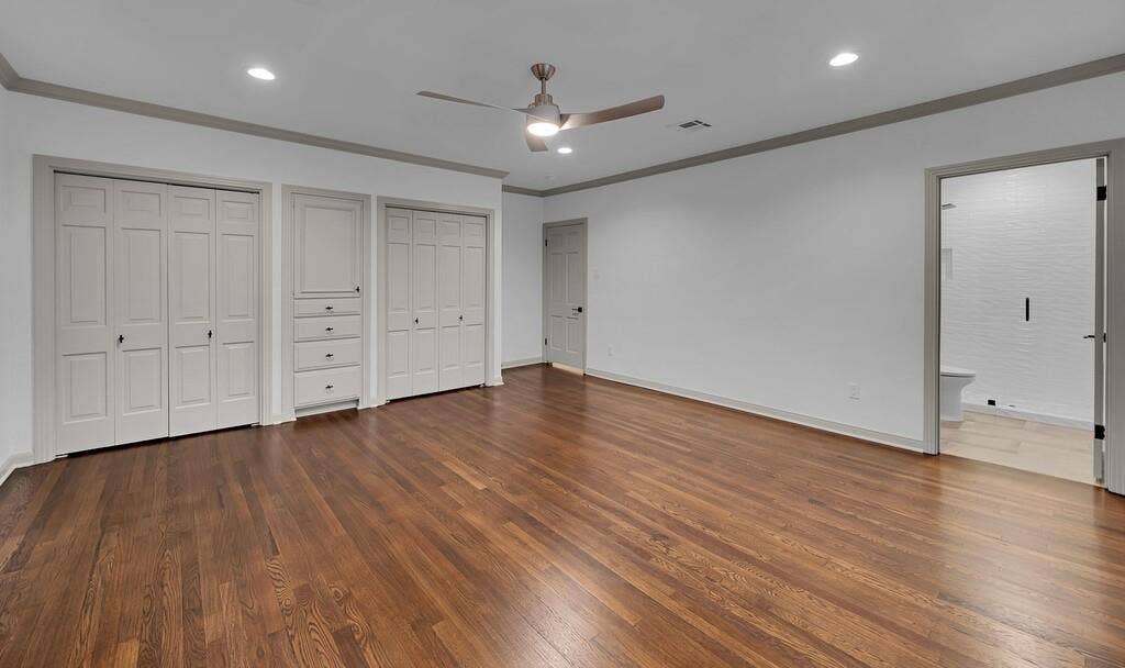 2825 Lake Air Drive, Waco, TX 76710 Spacious room featuring rich wood-finish flooring and light-toned walls