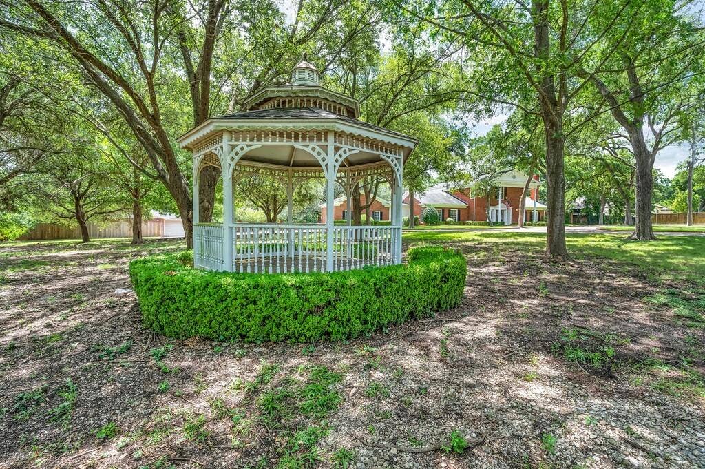 2825 Lake Air Drive, Waco, TX 76710 2825 Lake Air Drive, Waco, TX 76710