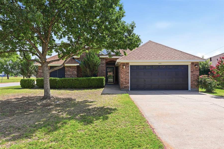 Property photo for 1401 Spanish Oak Drive, Granbury, TX