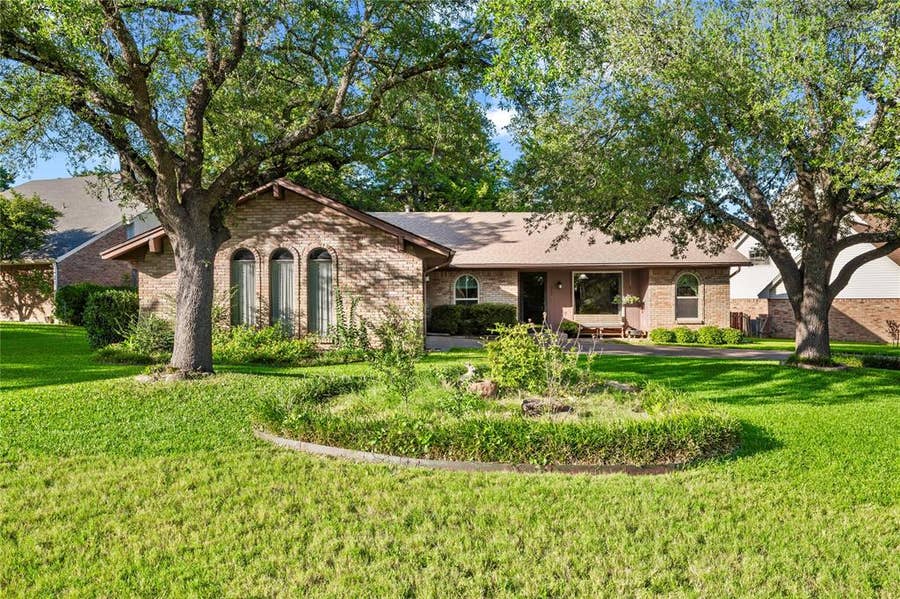 Property photo for 903 Middle Run, Duncanville, TX