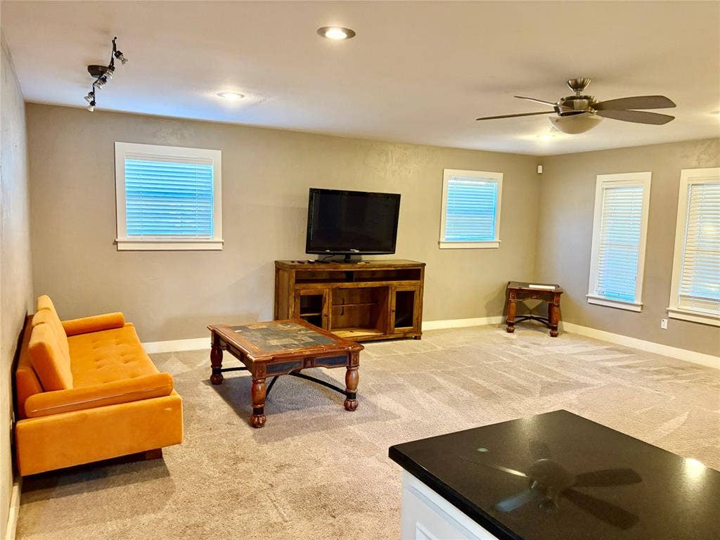 221 La Jolla Drive, Athens, TX 75751 221 La Jolla Drive, Athens, TX 75751