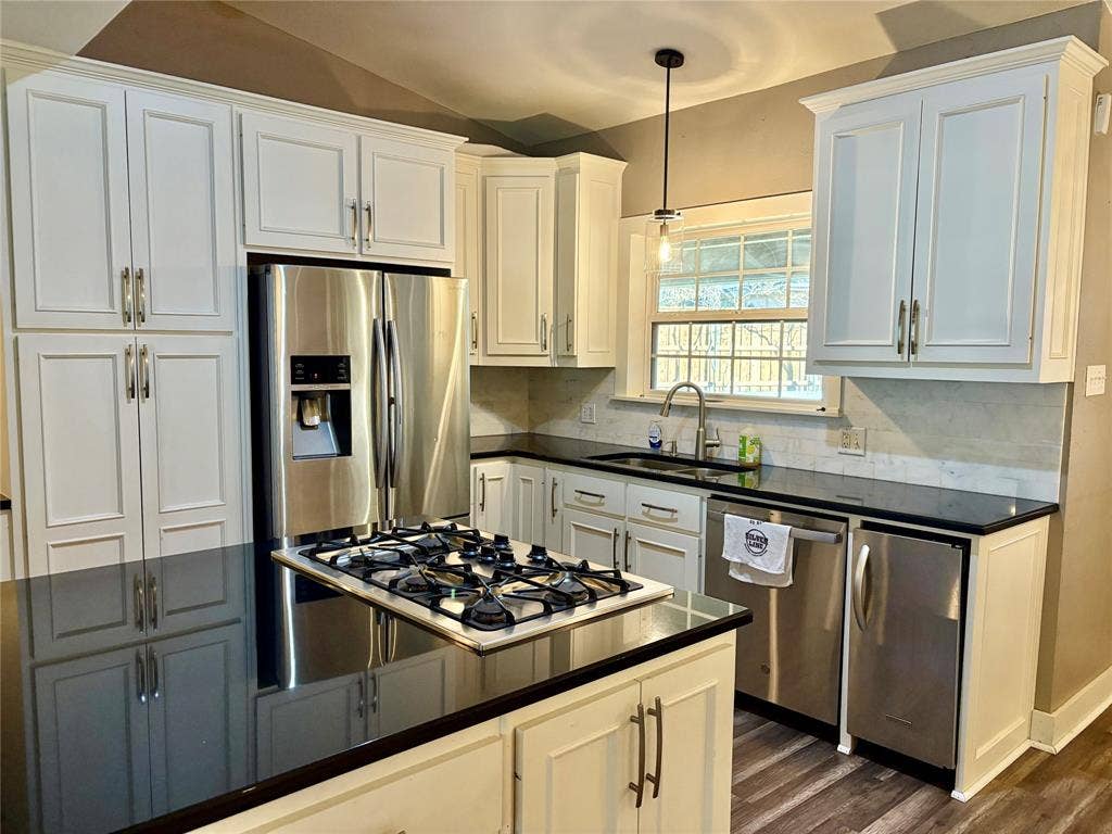 221 La Jolla Drive, Athens, TX 75751 221 La Jolla Drive, Athens, TX 75751