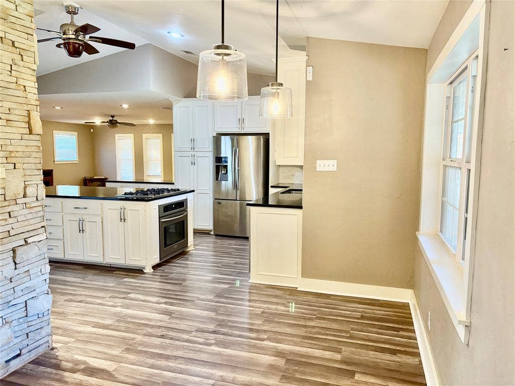 221 La Jolla Drive, Athens, TX 75751 221 La Jolla Drive, Athens, TX 75751