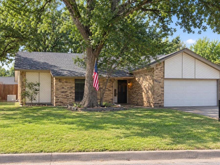 Property photo for 3410 Sheridan Court, Arlington, TX