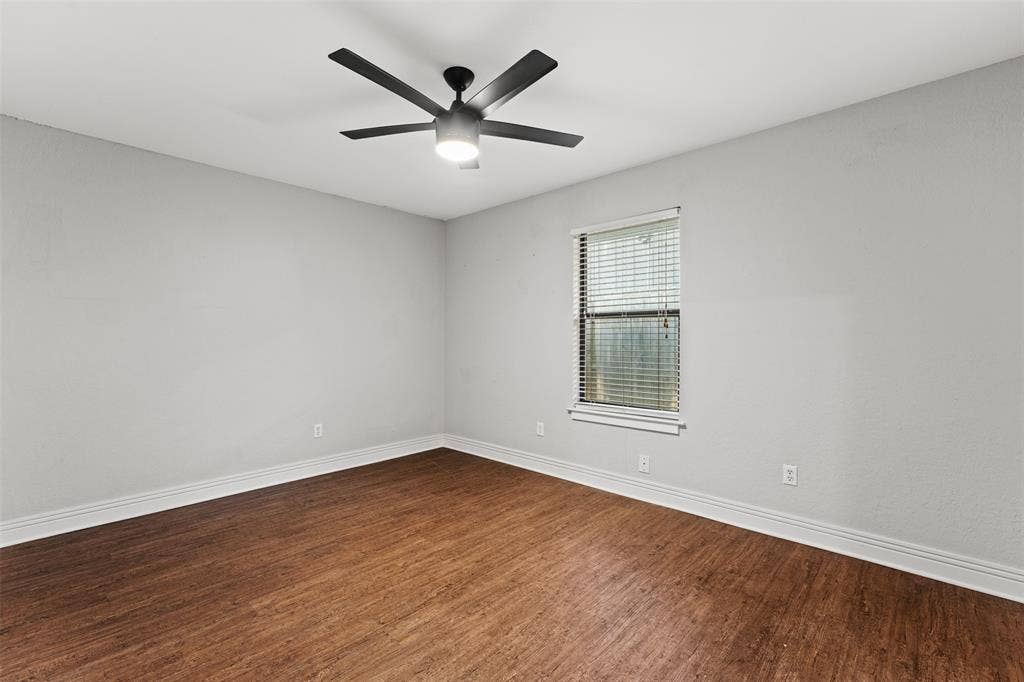 1405 Speight Avenue, #1, Waco, TX 76706 Spacious room featuring wood-finish flooring, light gray walls, and white baseboards