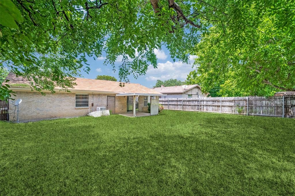 6220 Stardust Drive S, Watauga, TX 76148 Backyard