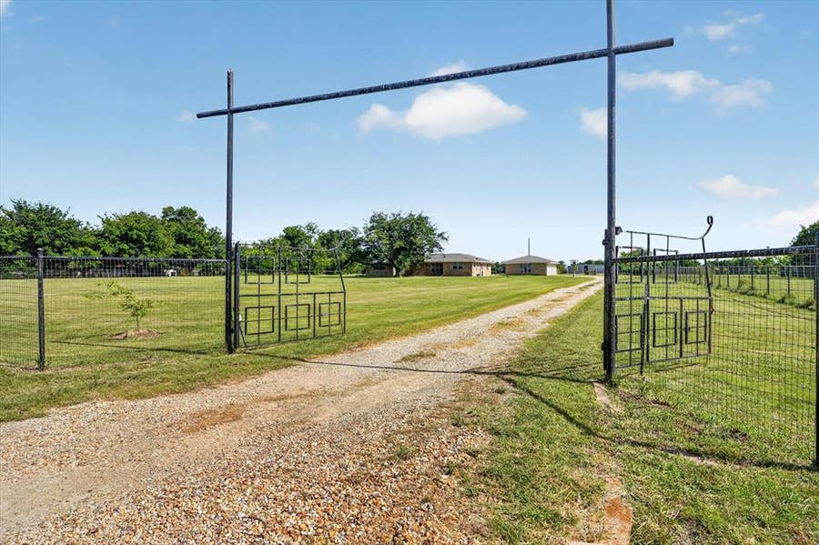 Property photo for 9 Estates Road, Lucas, TX