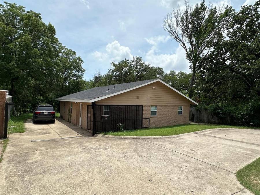 Property photo for 400 E Shady Grove Road, Irving, TX