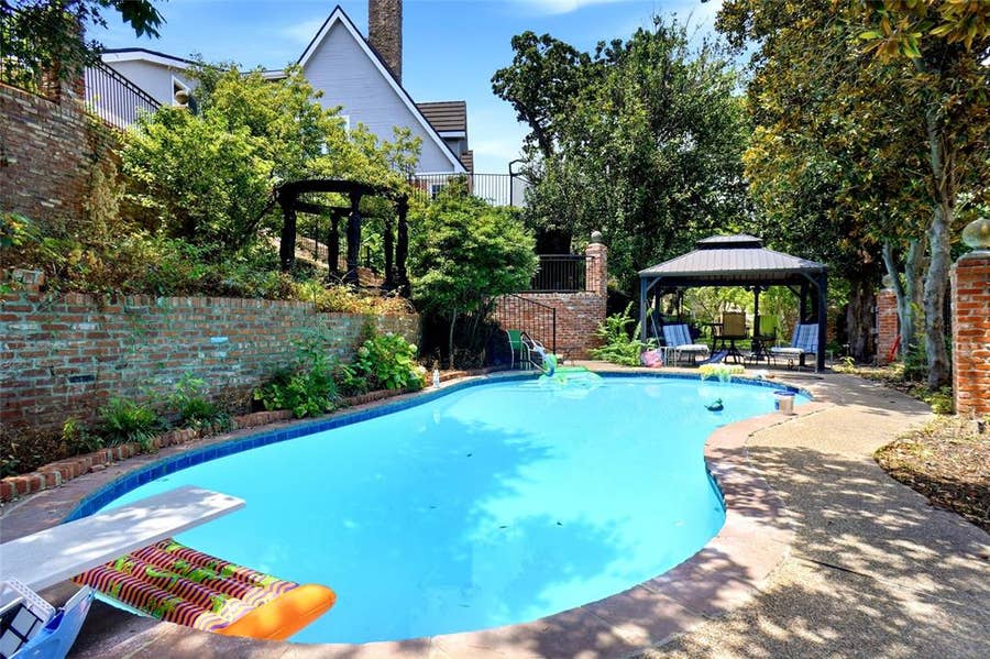 Property photo for 2011 Ridgemont Court, Arlington, TX