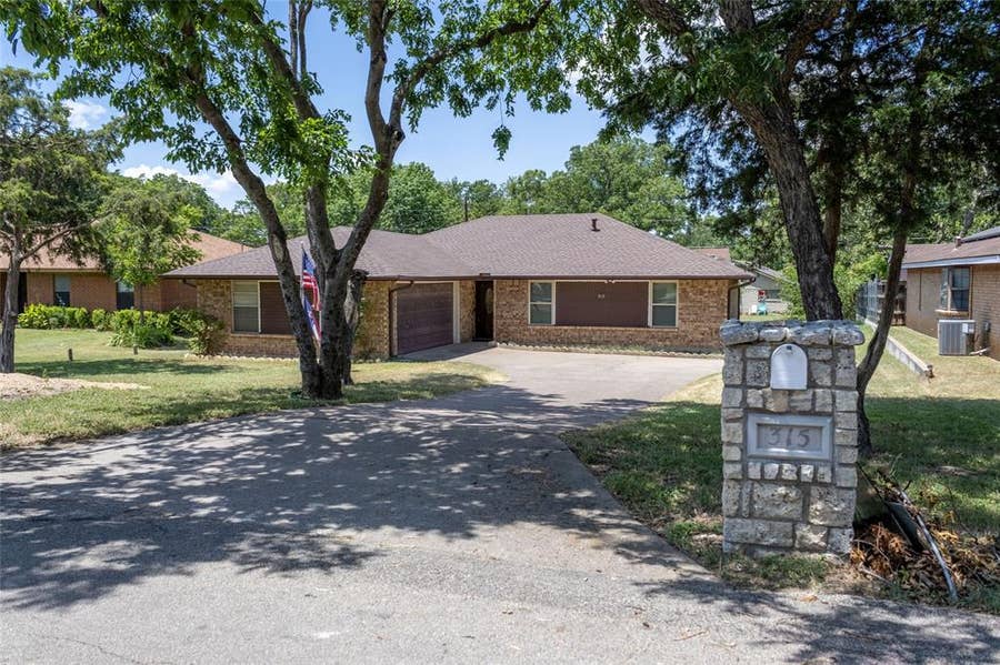 Property photo for 315 Dow Ross Boulevard, Duncanville, TX