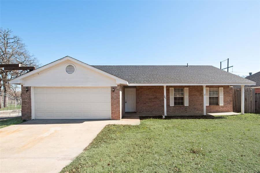Property photo for 216 Modene Street, Seagoville, TX