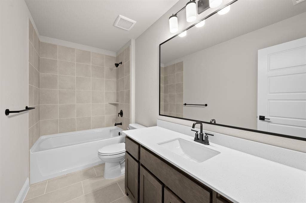 DFW-Redden Farms-Concept 3135-404 Brahman Lane-Bathroom-Risewell Homes