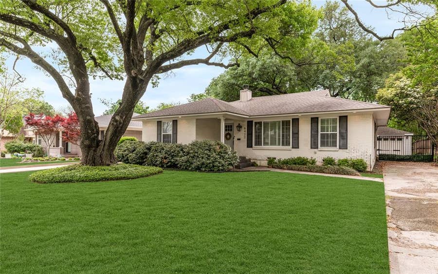 Property photo for 6422 Dunstan Lane, Dallas, TX
