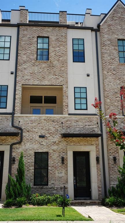 Property photo for 639 Baugh Drive, Irving, TX