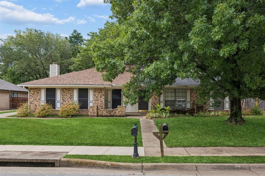 Property photo for 118 E Denton Drive, Euless, TX