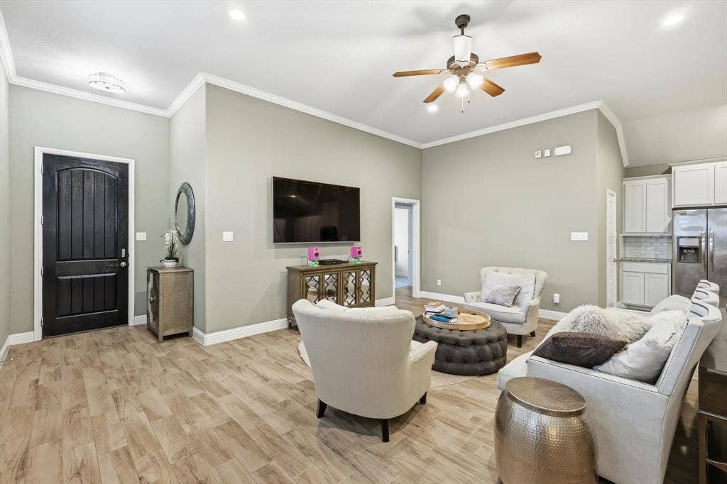 904 10th Street, Argyle, TX 76226 Open-concept living area featuring wood-finish flooring, recessed lighting, and a ceiling fan