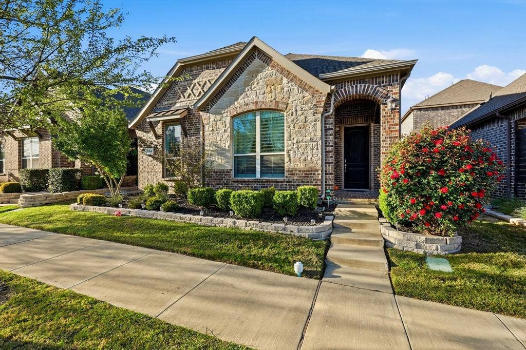 904 10th Street, Argyle, TX 76226 Brick and stone facade featuring a prominent arched entryway