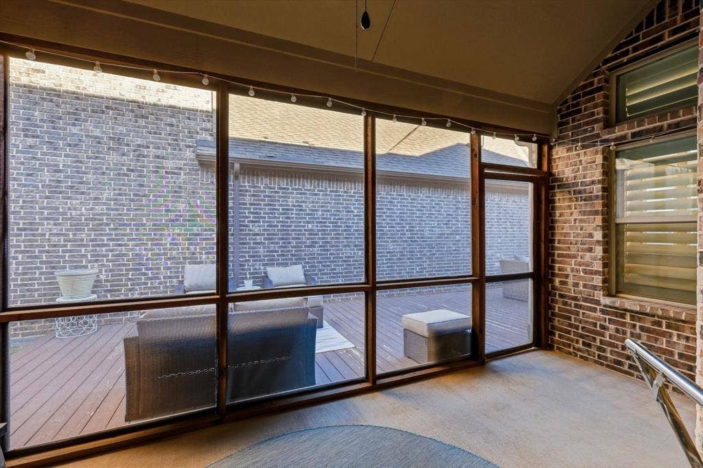 904 10th Street, Argyle, TX 76226 Screened porch with concrete flooring and a vaulted ceiling