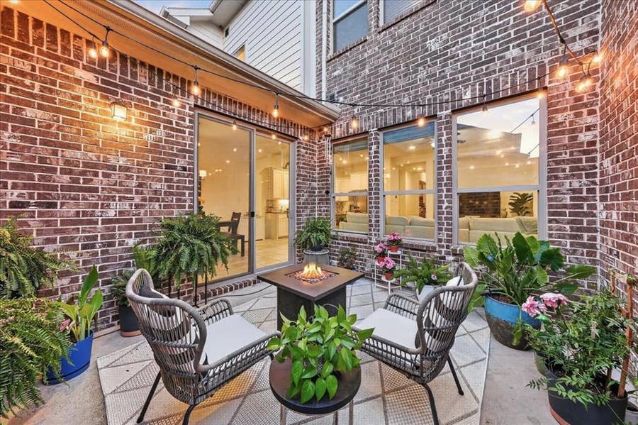 Property photo for 1221 Birds Fort Trail, Arlington, TX