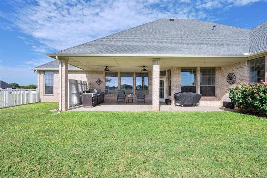 1009 Summerlin Drive, Granbury, TX 76048 1009 Summerlin Drive, Granbury, TX 76048