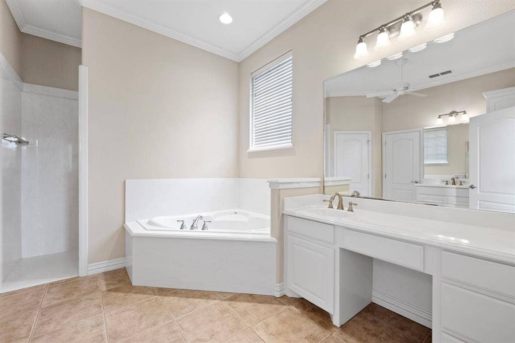 1009 Summerlin Drive, Granbury, TX 76048 1009 Summerlin Drive, Granbury, TX 76048