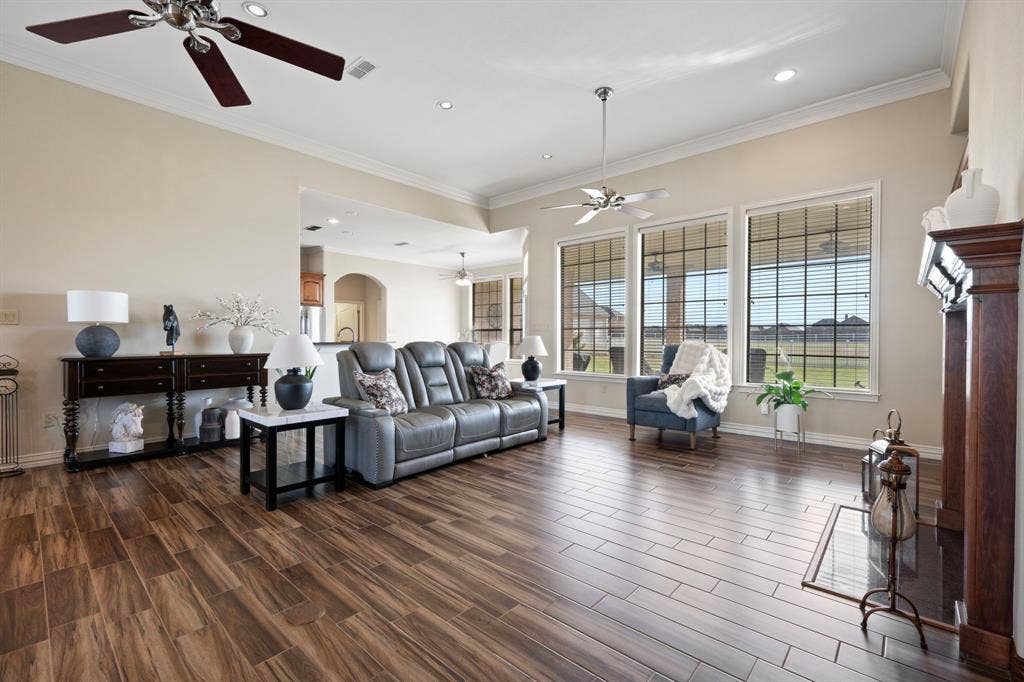 1009 Summerlin Drive, Granbury, TX 76048 1009 Summerlin Drive, Granbury, TX 76048