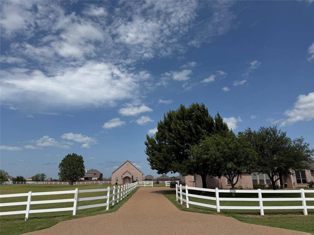1009 Summerlin Drive, Granbury, TX 76048 1009 Summerlin Drive, Granbury, TX 76048